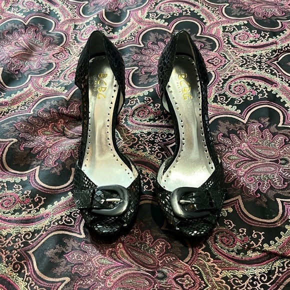 BCBG Peep Toe Pumps. Size 8.5! Color black. Leather upper! 4 inch heel! - Picture 1 of 11